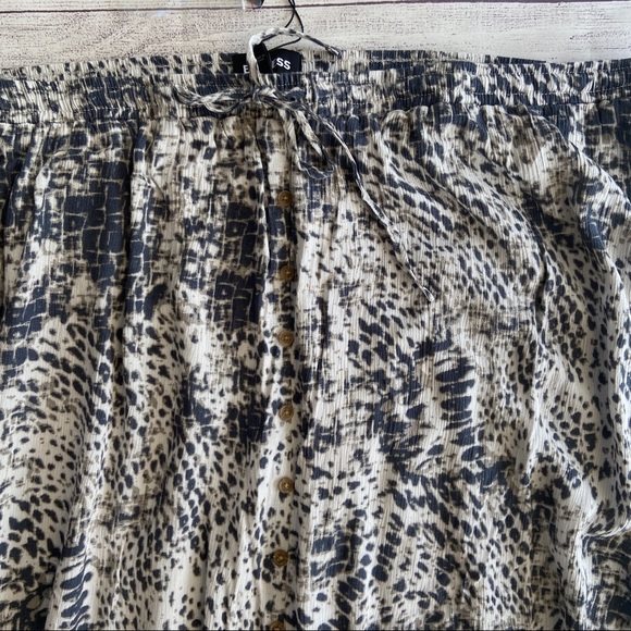 EXPRESS High Waisted Animal Print Maxi Skirt - Picture 4 of 10